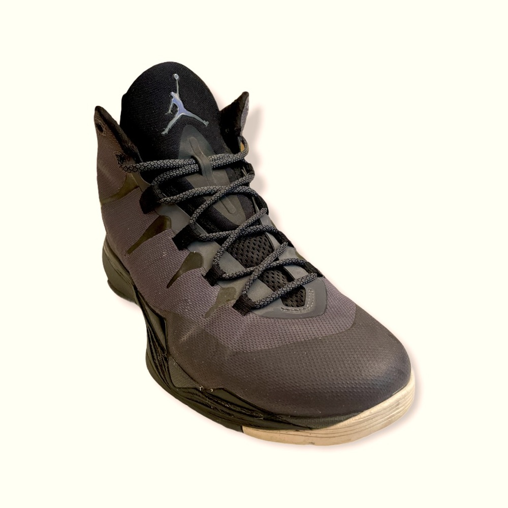 Jordan Super Fly 2 US9.5 in grey and black.